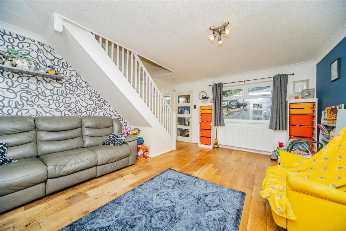 Columbus Close, Barry