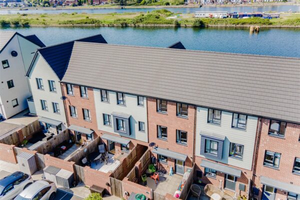 Ffordd Pentre, Barry