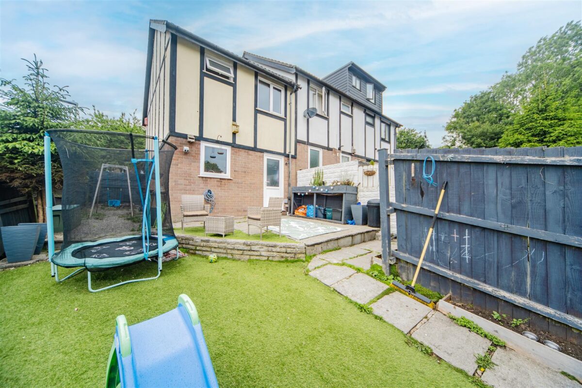 Columbus Close, Barry