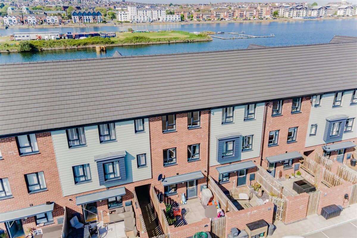 Ffordd Pentre, Barry