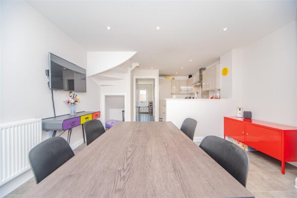 Ffordd Pentre, Barry