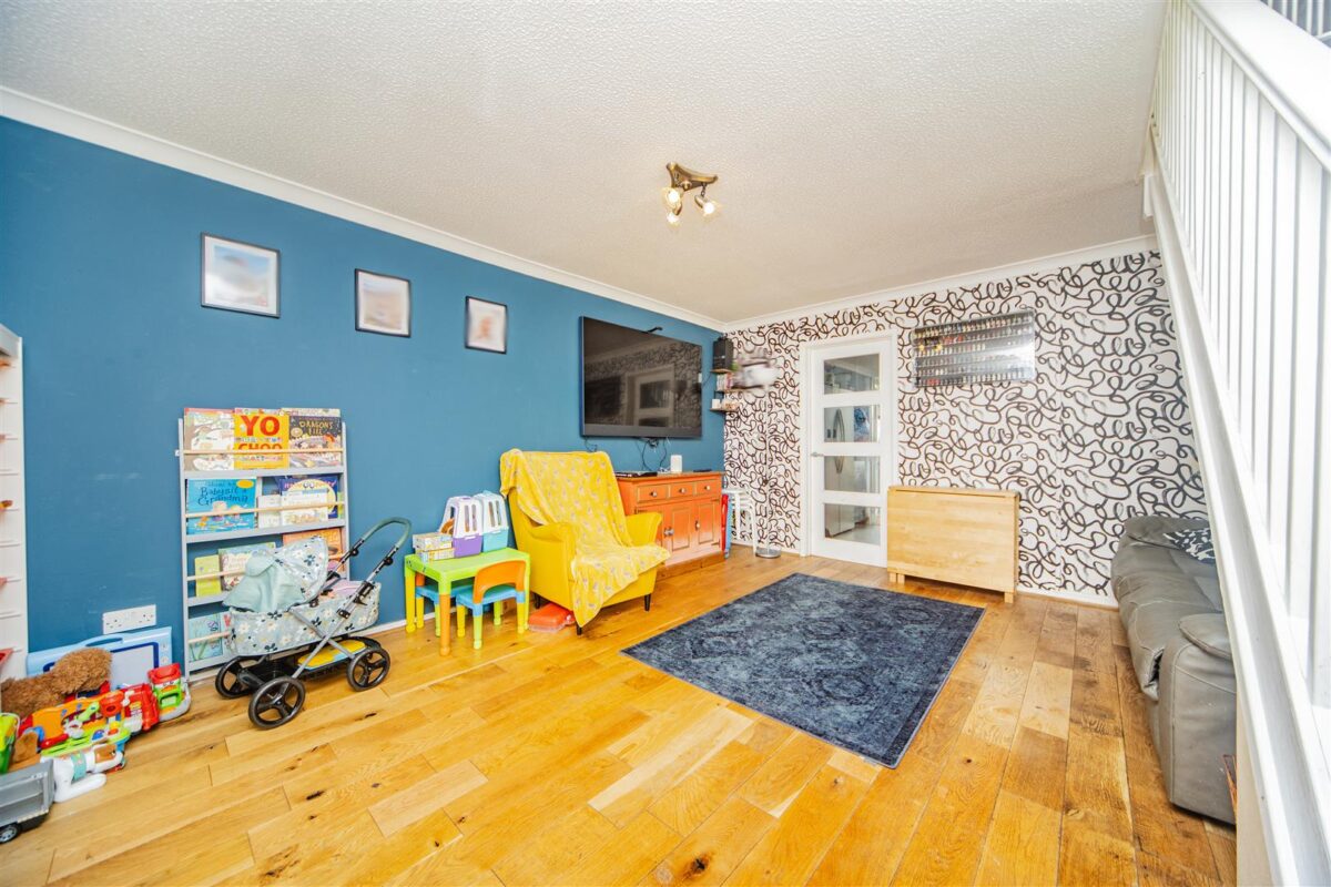 Columbus Close, Barry