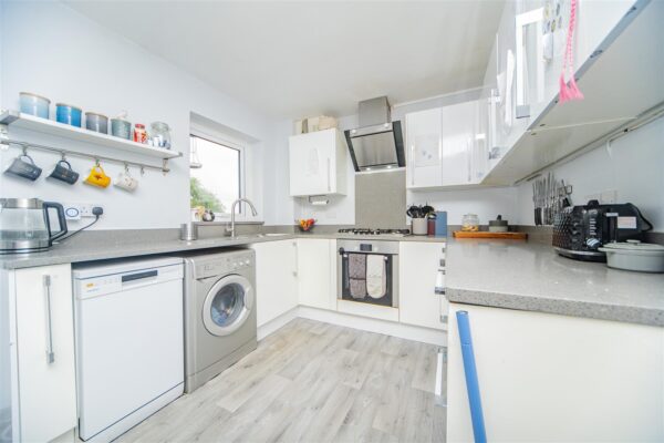 Columbus Close, Barry