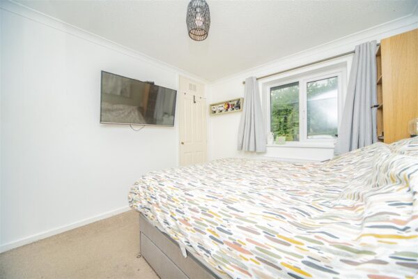 Columbus Close, Barry