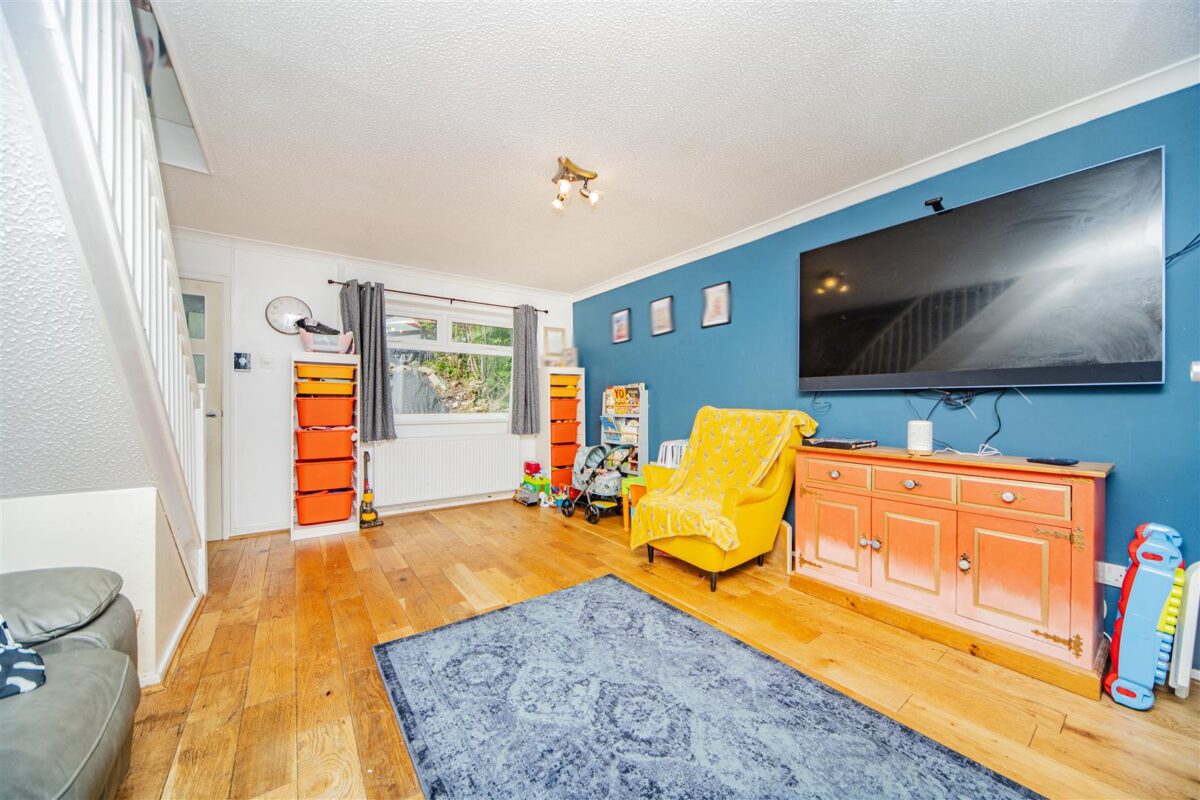 Columbus Close, Barry