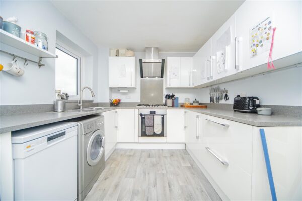 Columbus Close, Barry