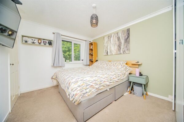 Columbus Close, Barry