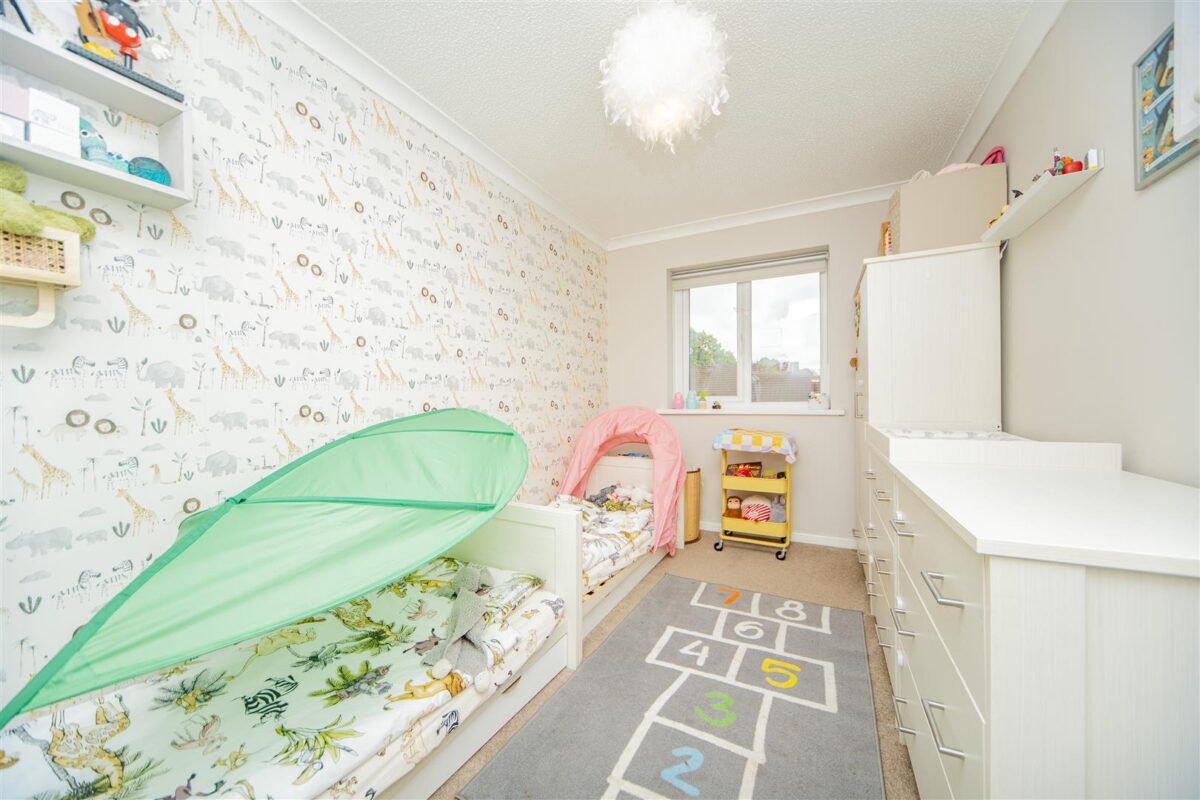 Columbus Close, Barry