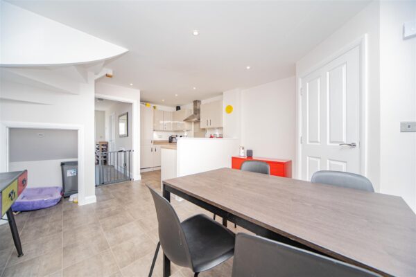 Ffordd Pentre, Barry