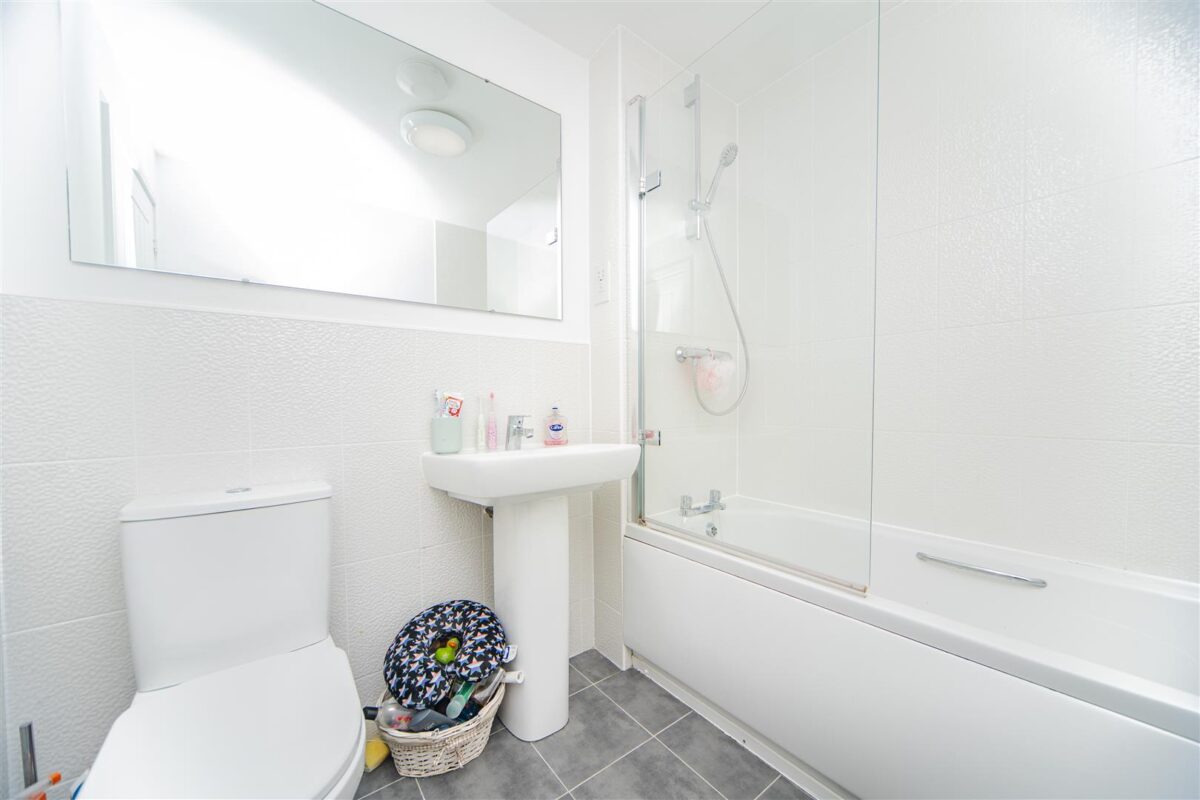 Ffordd Y Mileniwm, Barry