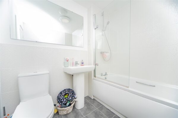 Ffordd Y Mileniwm, Barry