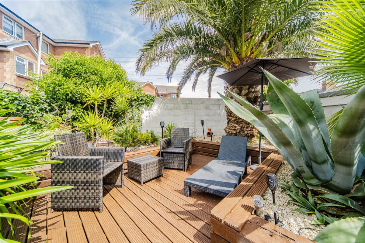 Charles Place, Barry