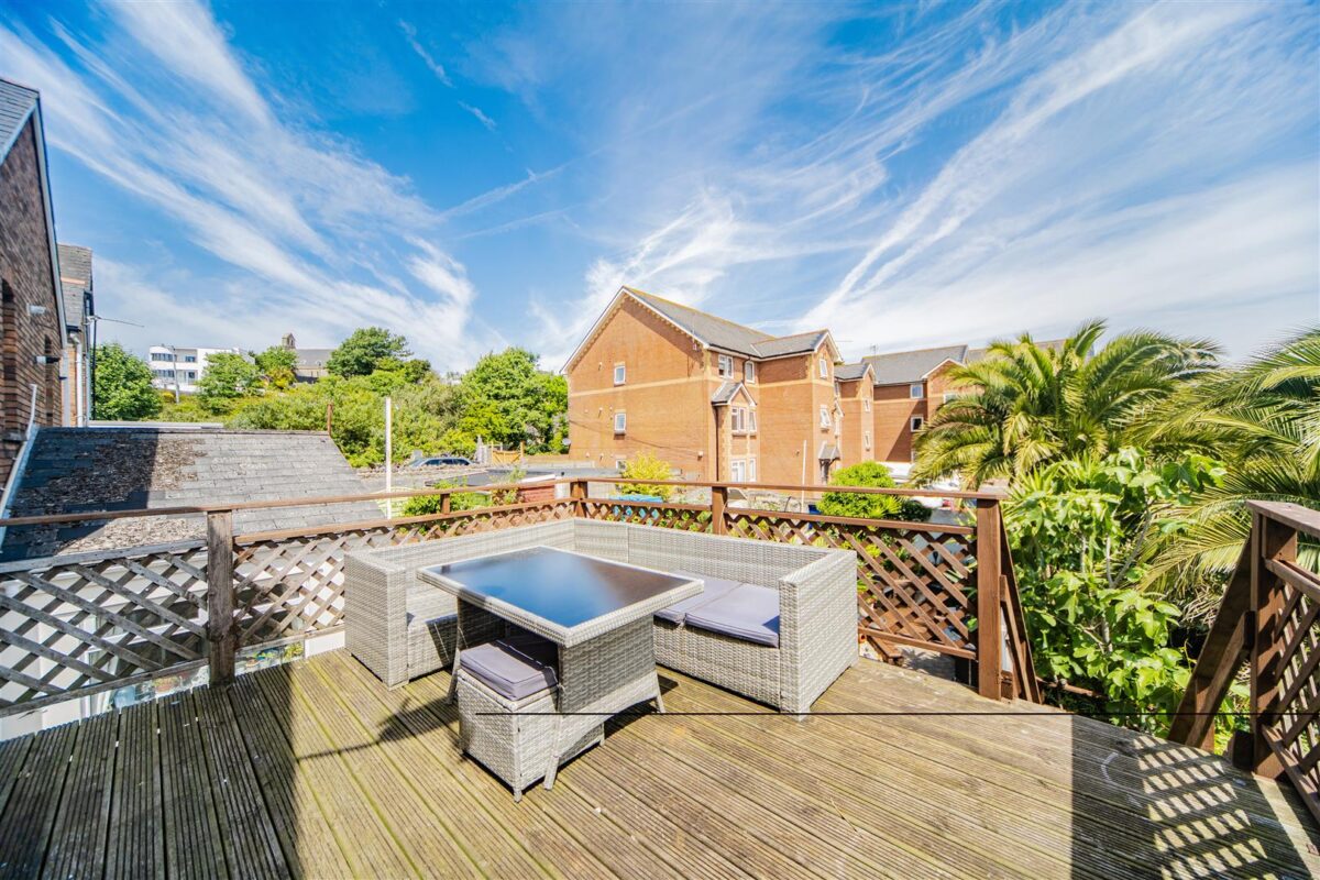 Charles Place, Barry