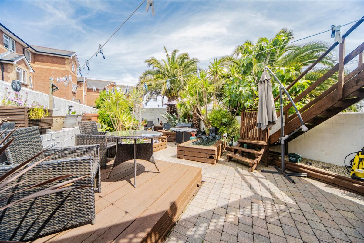 Charles Place, Barry