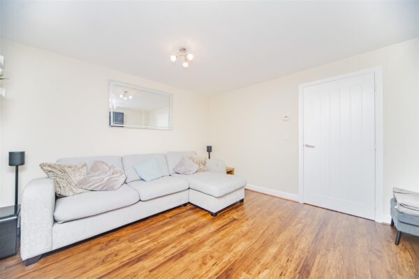 Ffordd Y Mileniwm, Barry