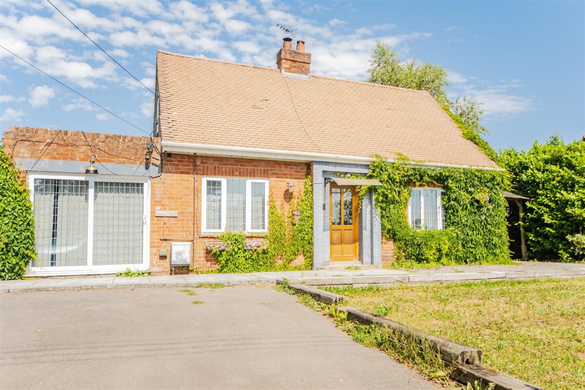 Cross Common Road, Dinas Powys