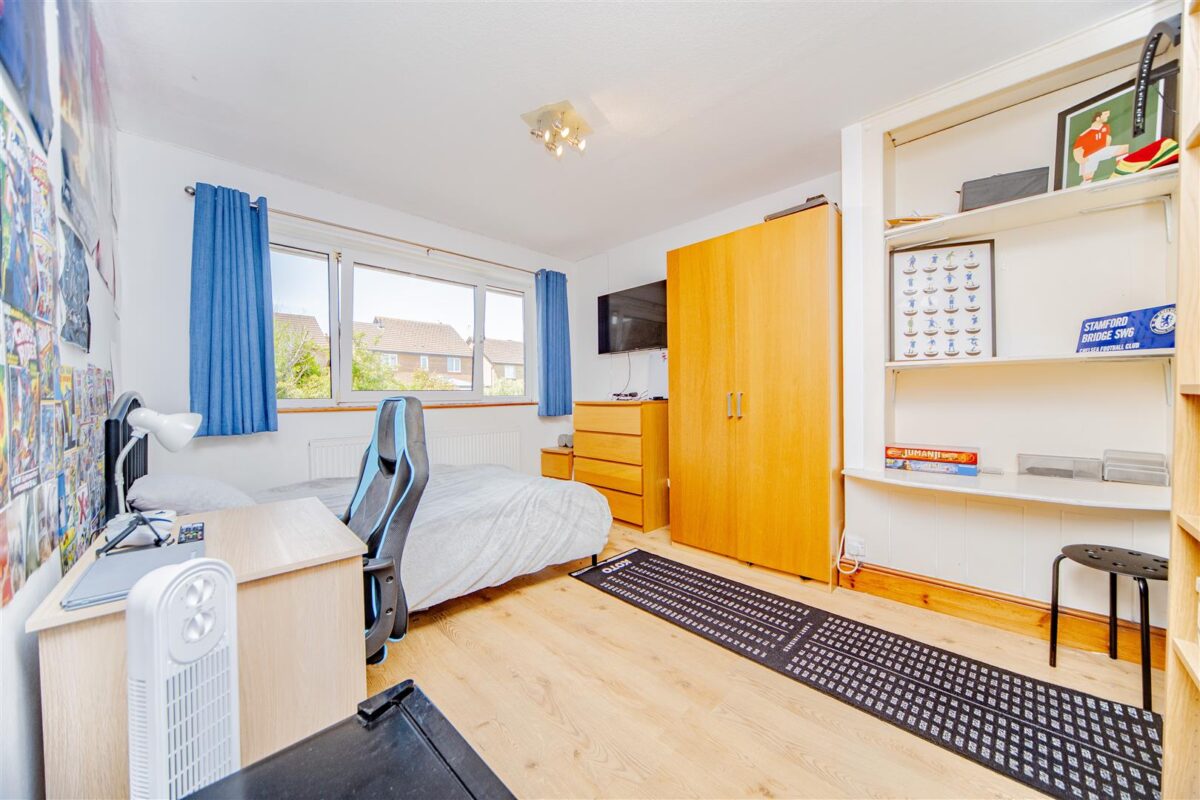 Hawthorn Road, Barry