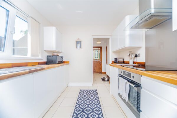 Hawthorn Road, Barry