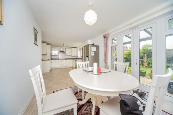 Crib Y Sianel, Rhoose, Barry