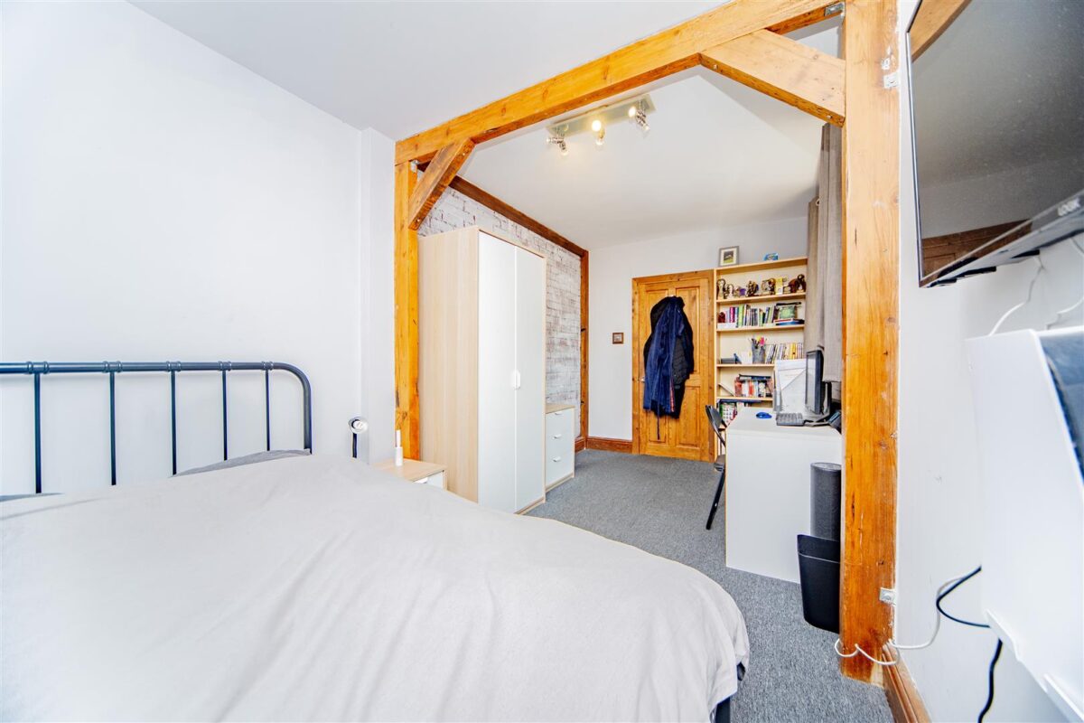 Hawthorn Road, Barry