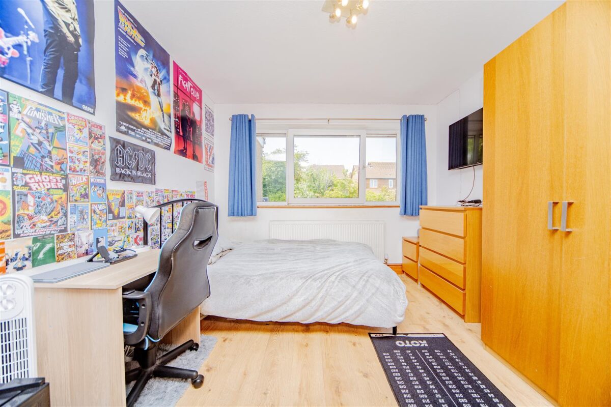 Hawthorn Road, Barry