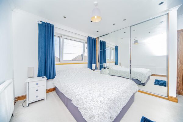 Hawthorn Road, Barry