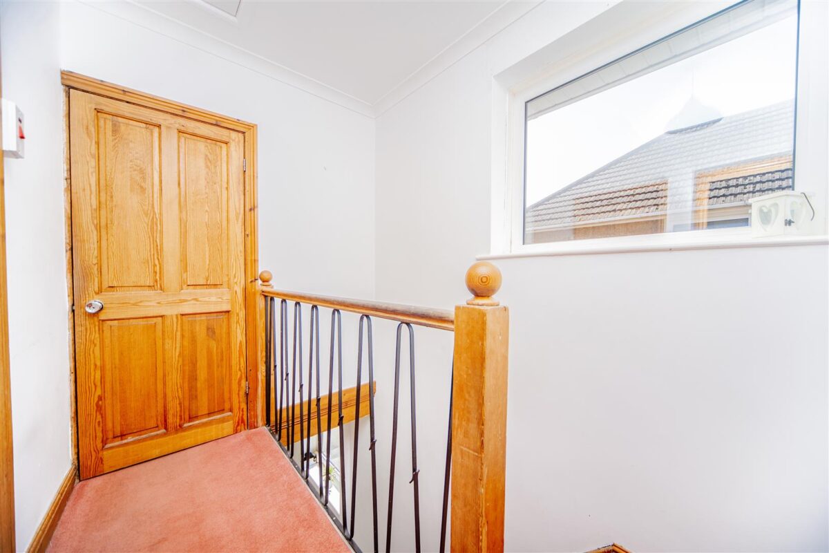 Hawthorn Road, Barry