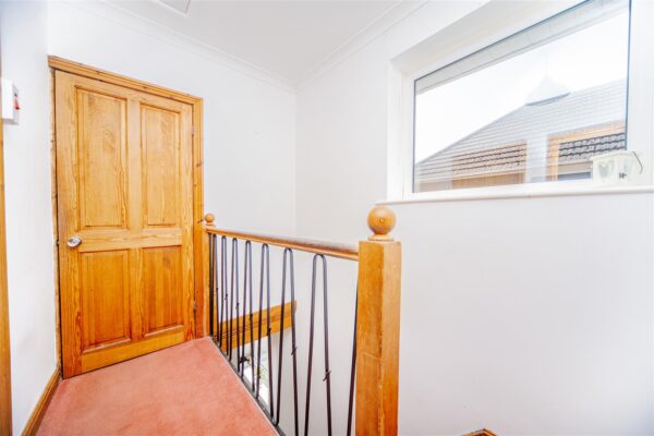 Hawthorn Road, Barry