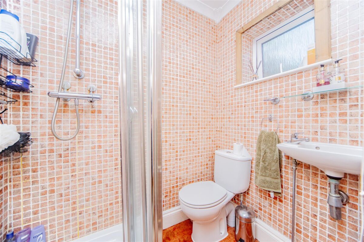 Hawthorn Road, Barry