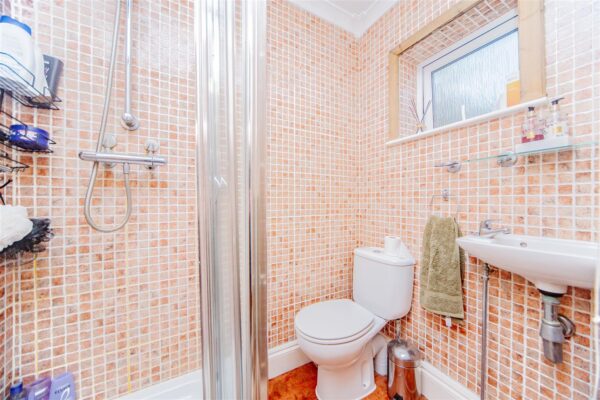 Hawthorn Road, Barry