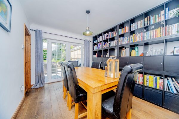 Hawthorn Road, Barry