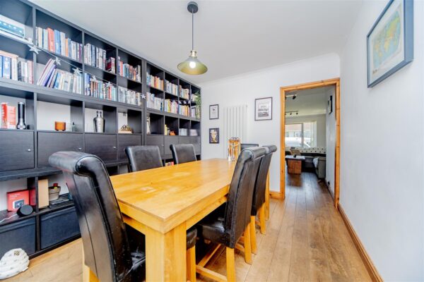 Hawthorn Road, Barry