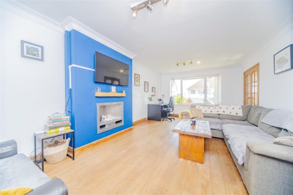 Hawthorn Road, Barry