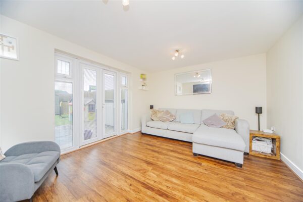 Ffordd Y Mileniwm, Barry