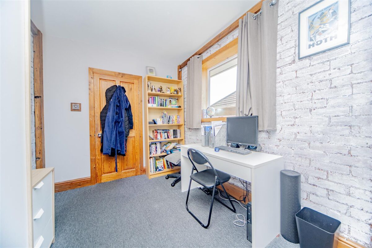 Hawthorn Road, Barry