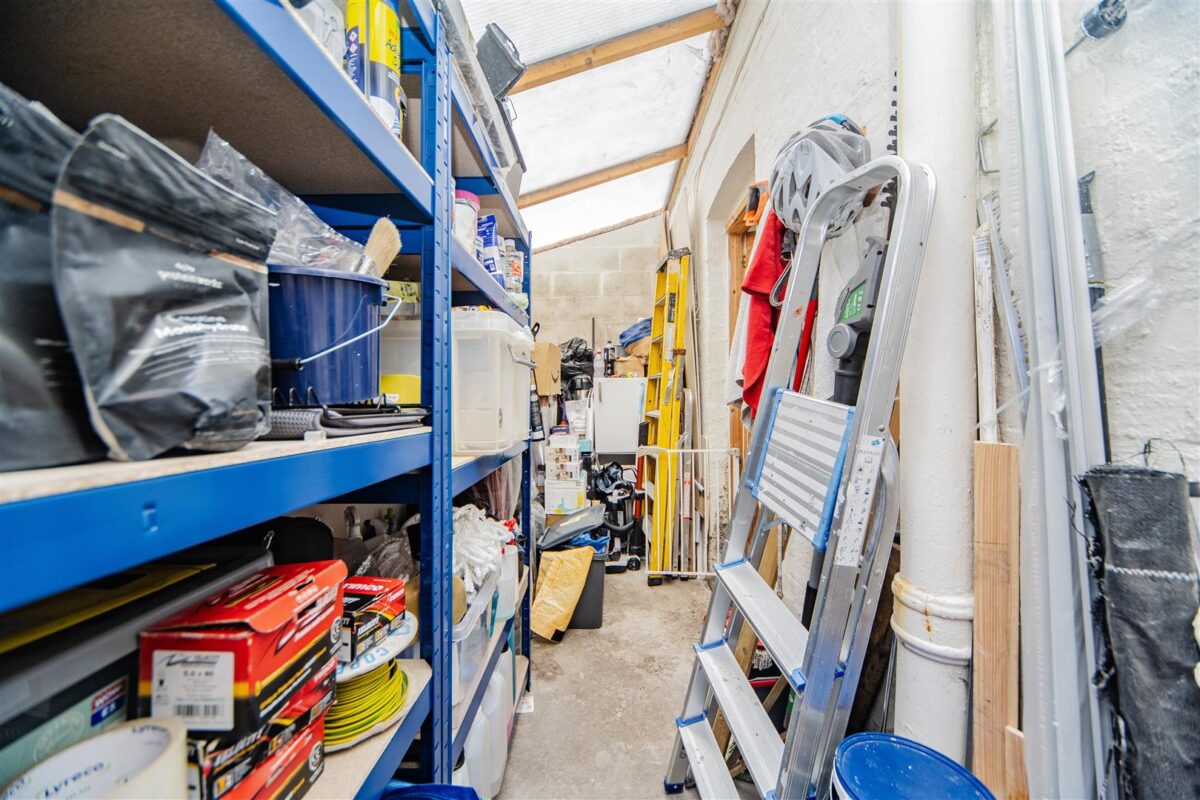 Charles Place, Barry