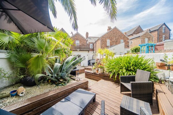 Charles Place, Barry