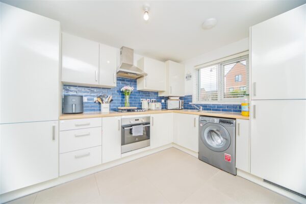 Ffordd Y Mileniwm, Barry