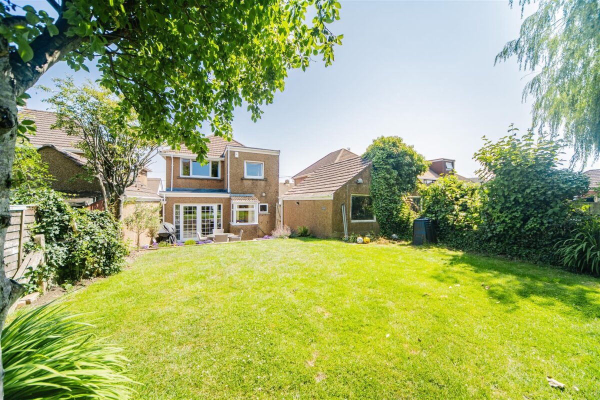 Hawthorn Road, Barry