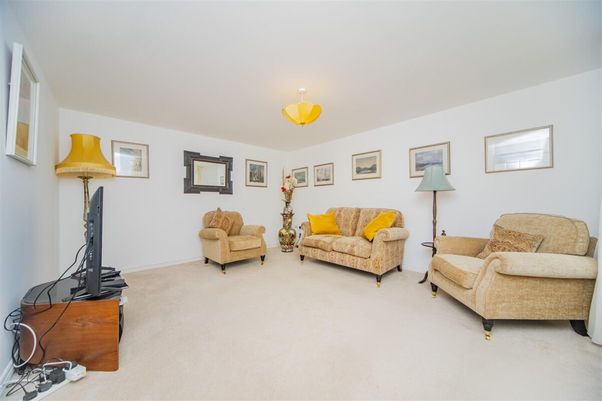 Crib Y Sianel, Rhoose, Barry