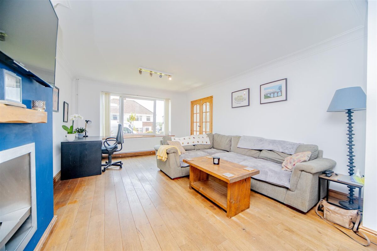 Hawthorn Road, Barry