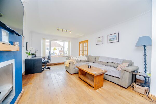 Hawthorn Road, Barry