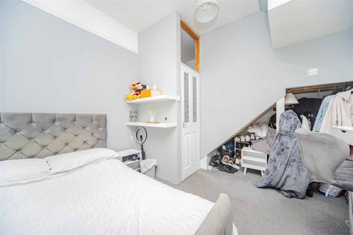 Charles Place, Barry