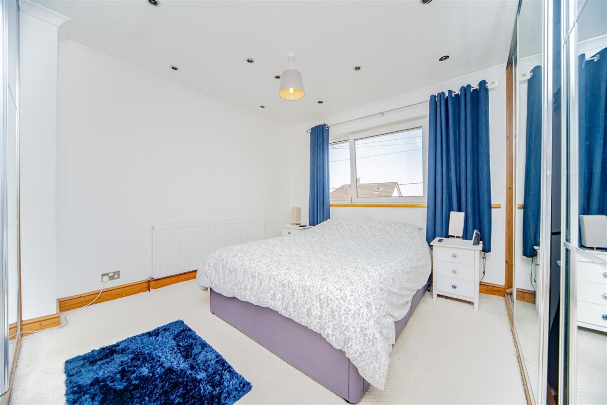 Hawthorn Road, Barry