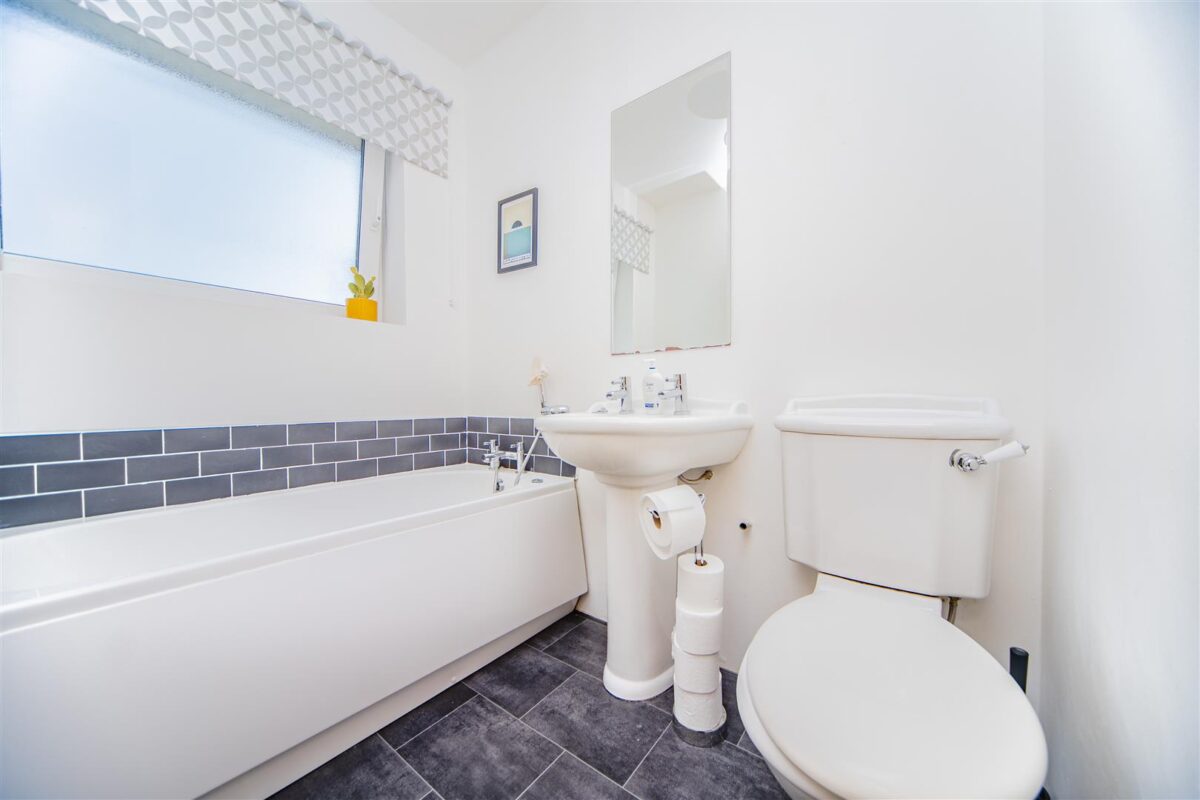 Hawthorn Road, Barry