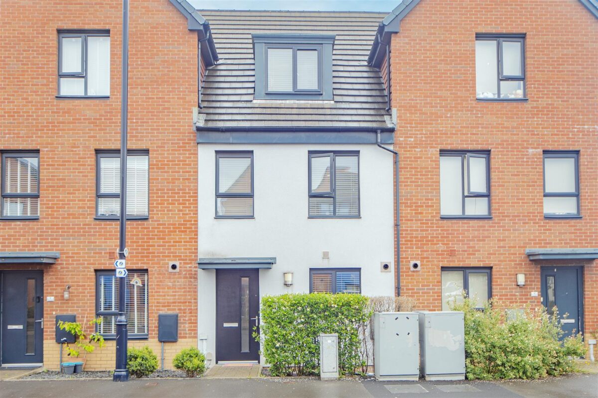 Ffordd Y Mileniwm, Barry