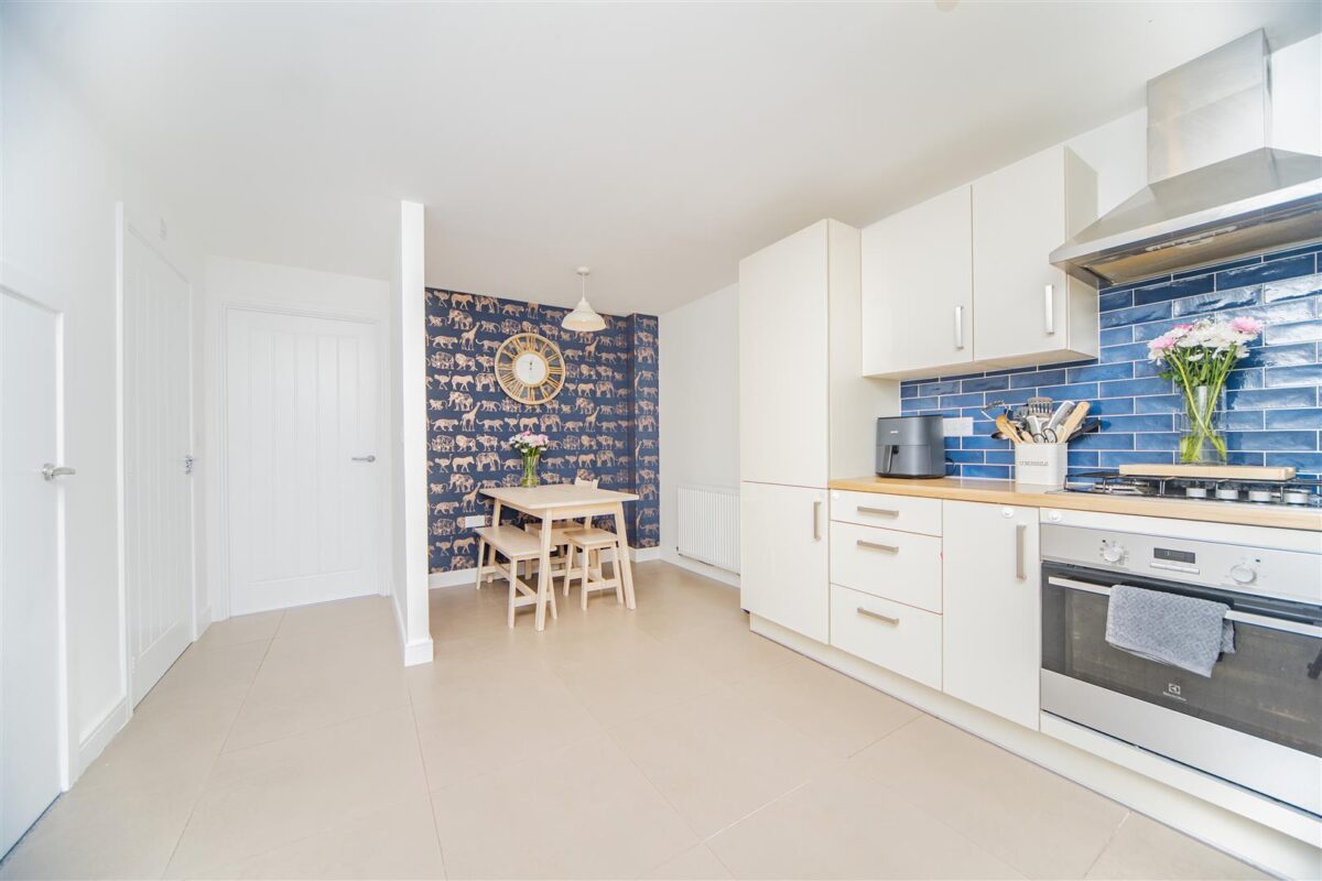 Ffordd Y Mileniwm, Barry