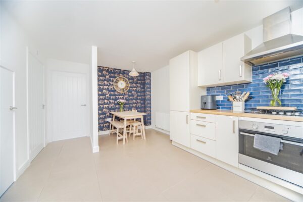 Ffordd Y Mileniwm, Barry