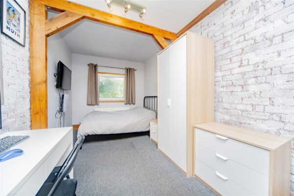 Hawthorn Road, Barry