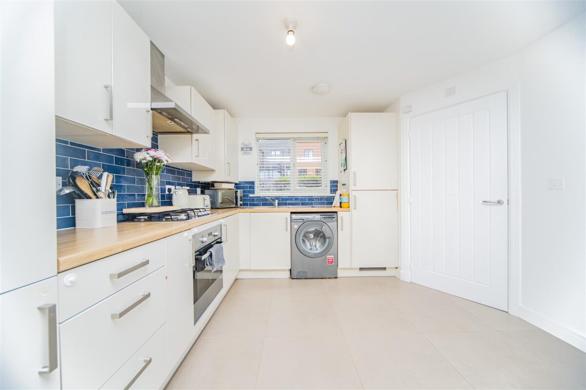 Ffordd Y Mileniwm, Barry